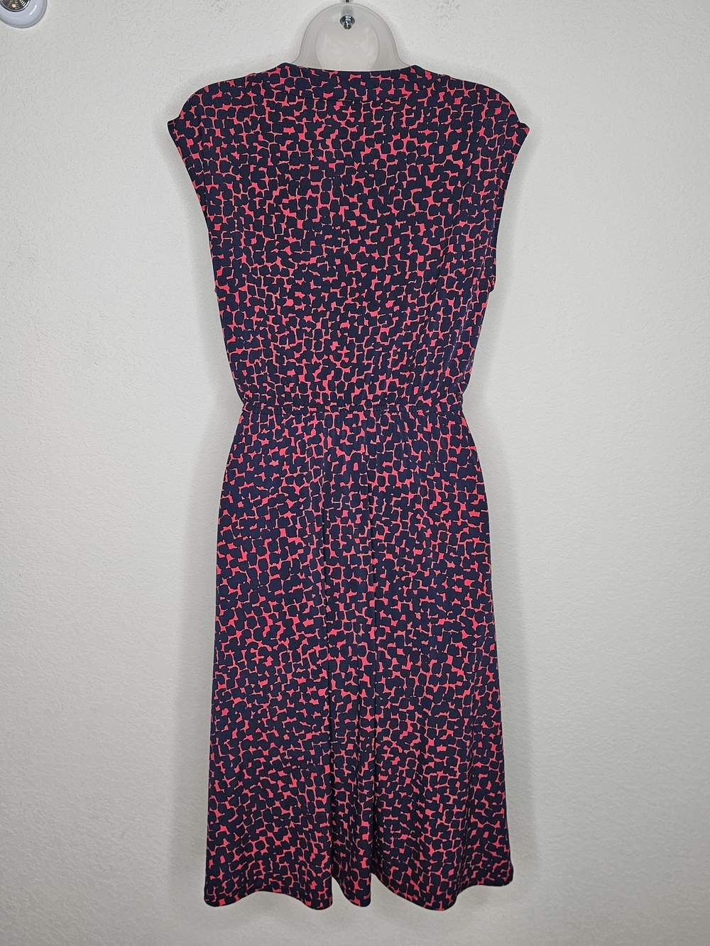BCBG MaxAzria Navy and Pink Abstract Print Surplice V-Neck Midi Faux Wrap Dress - Picture 7 of 10
